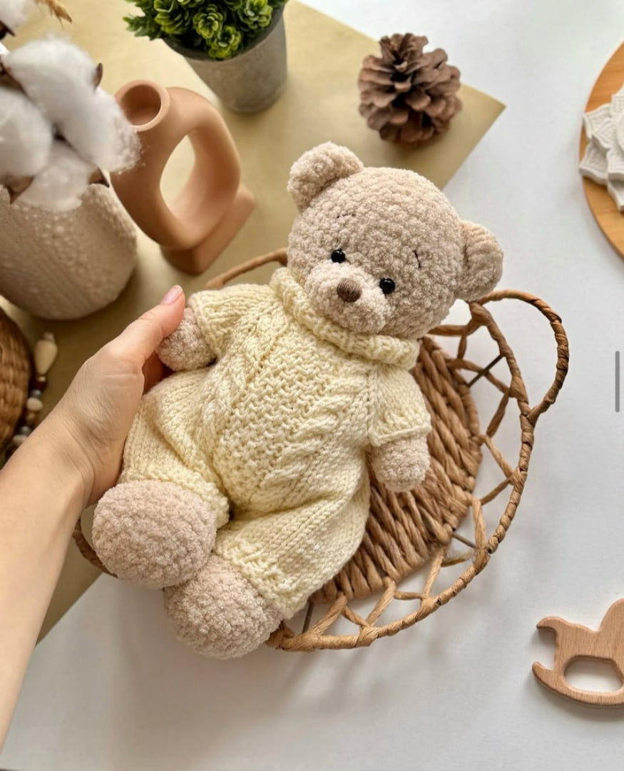 2-in-1 Crochet Pattern: Bear “Topa” + Outfit