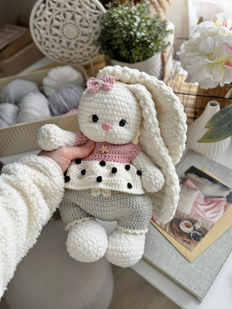 Crochet Pattern „Businka" – Outfit for Bunny Lala & Bear Topa