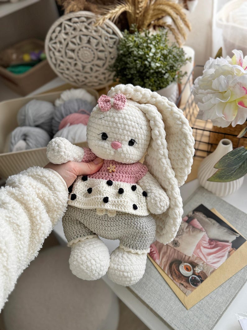 Crochet Pattern „Businka" – Outfit for Bunny Lala & Bear Topa