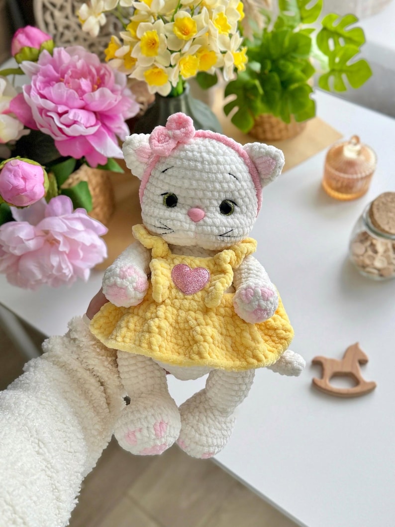 Musya – Crochet Kitten with Dress & Accessories