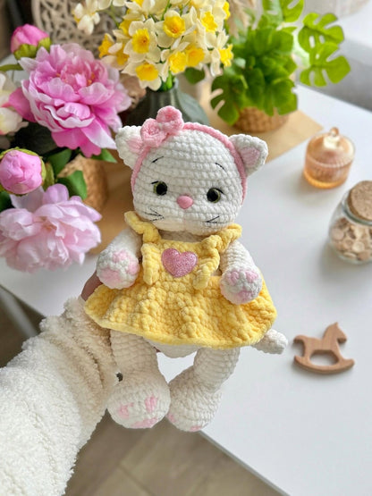 Musya – Crochet Kitten with Dress & Accessories