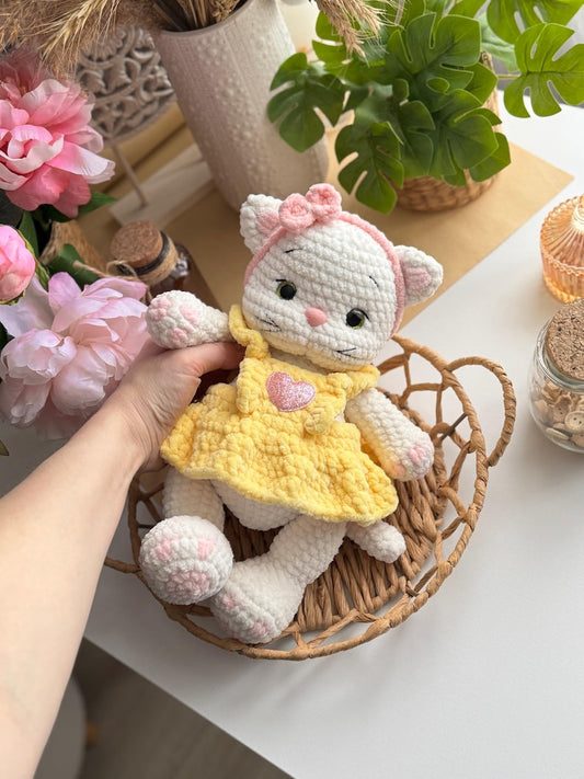 Musya – Crochet Kitten with Dress & Accessories