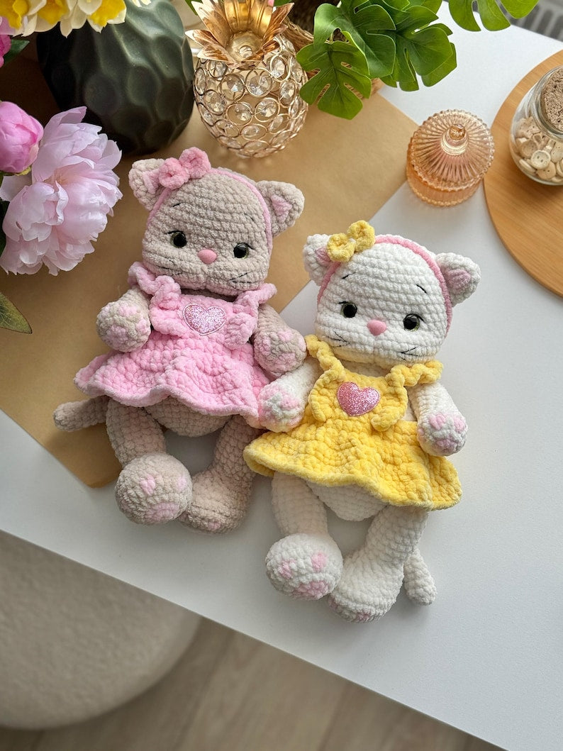 Musya – Crochet Kitten with Dress & Accessories