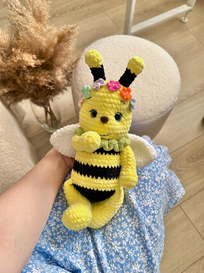 🐝 Bee – crochet pattern with floral headband