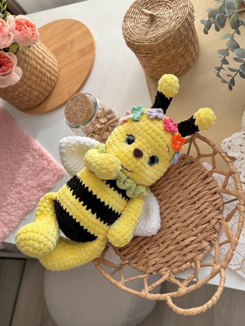 🐝 Bee – crochet pattern with floral headband