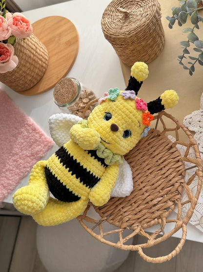 🐝 Bee – crochet pattern with floral headband