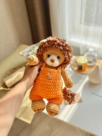 Lion – Crochet Pattern with Outfit