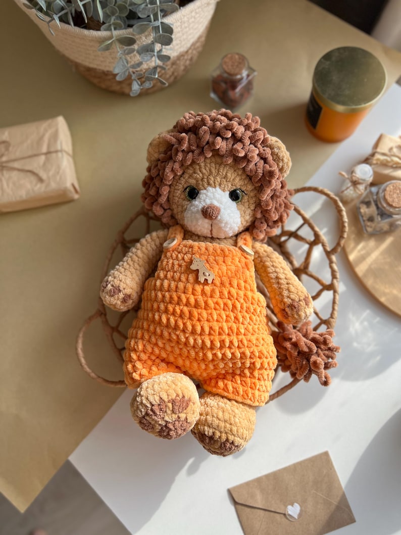 Lion – Crochet Pattern with Outfit