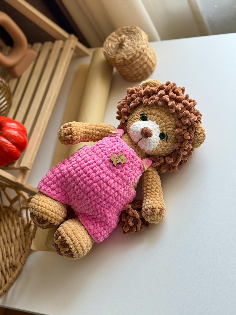Lion – Crochet Pattern with Outfit