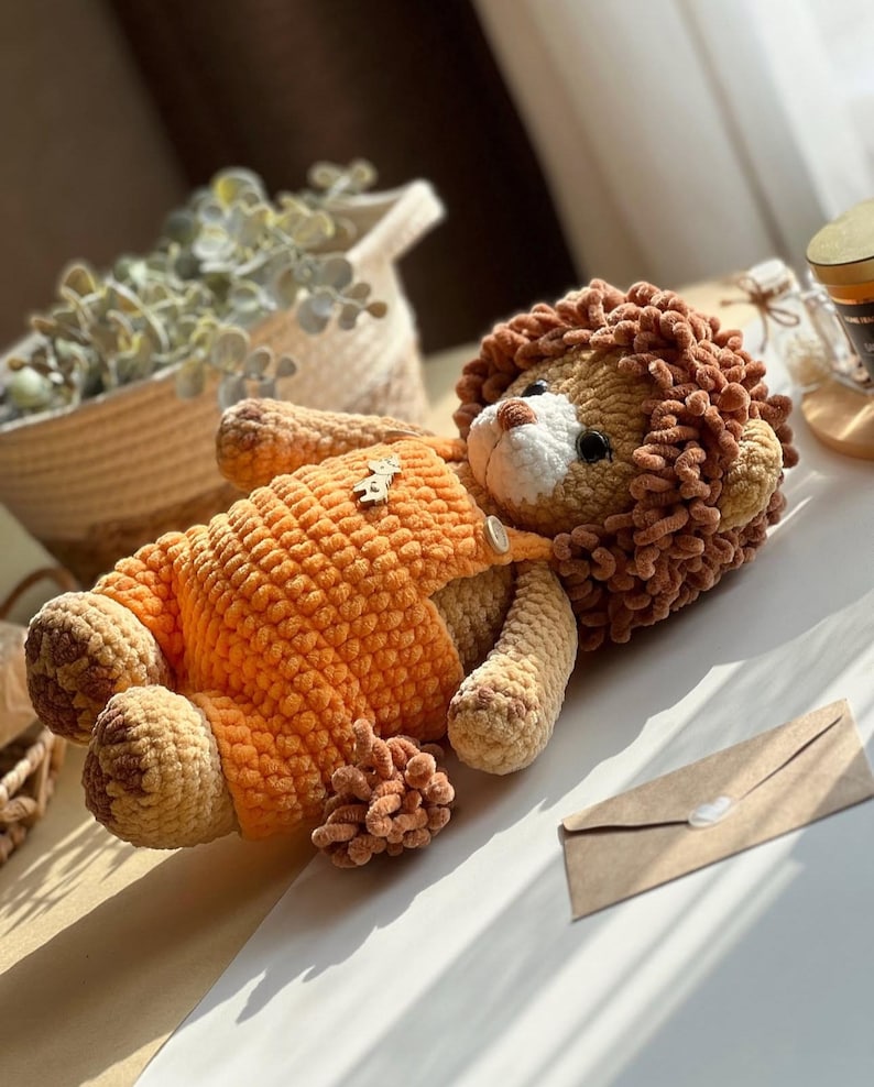 Lion – Crochet Pattern with Outfit