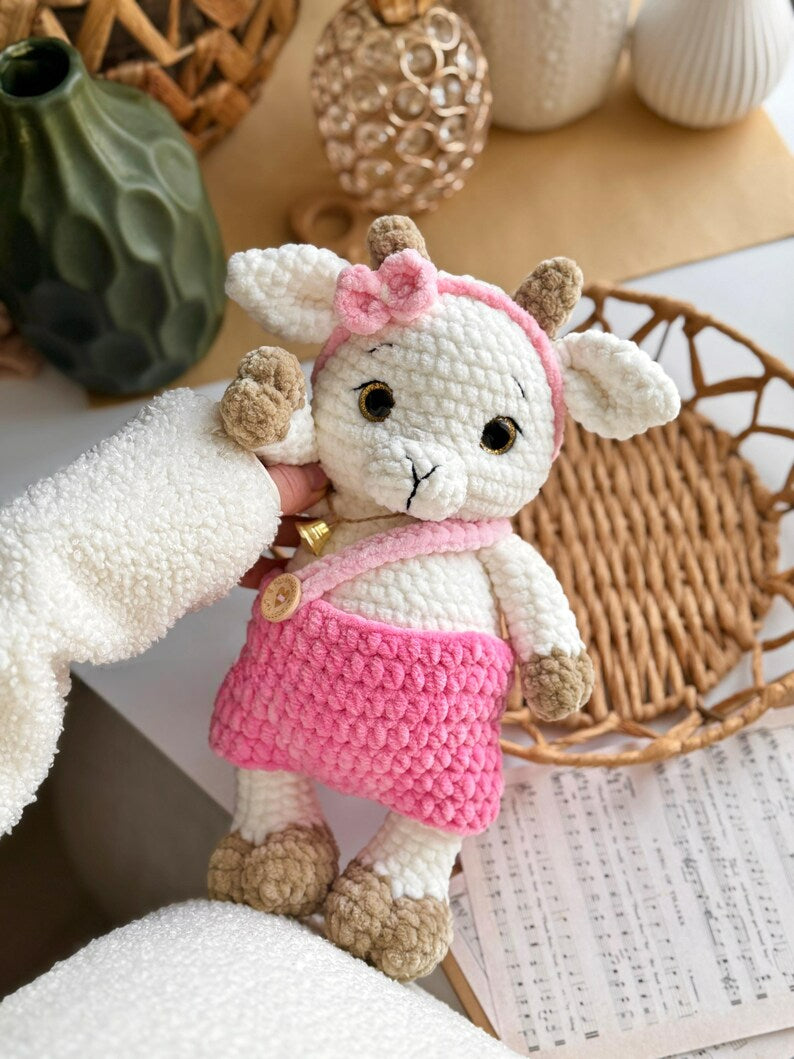Lilly & Leo – Little Plush Goats with Outfit