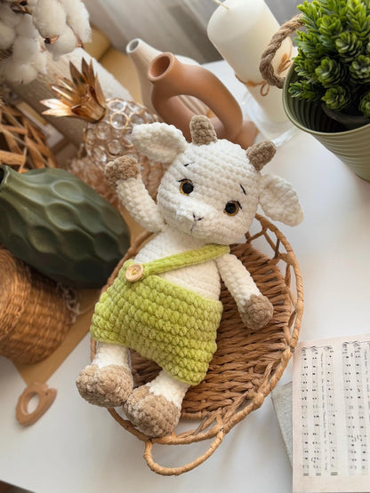 Lilly & Leo – Little Plush Goats with Outfit